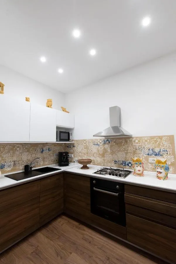 Fervore Luxury Rooms Palermo 0*,  Italy